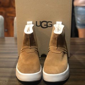 Chestnuts UGG boots size 7. Super cute!!